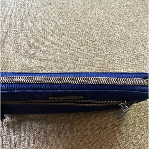 NEW TRAVELON WALLET. - Picture 3 of 9